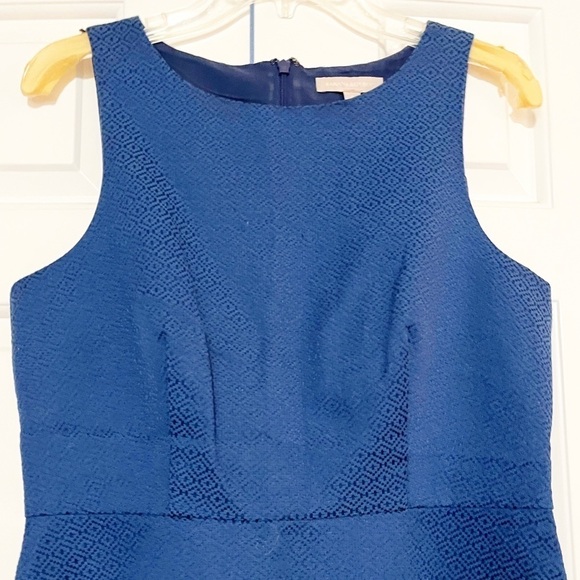 Banana Republic sleeveless blue jacquard lined peplum top w/ back zipper. Size 8 - Picture 8 of 13